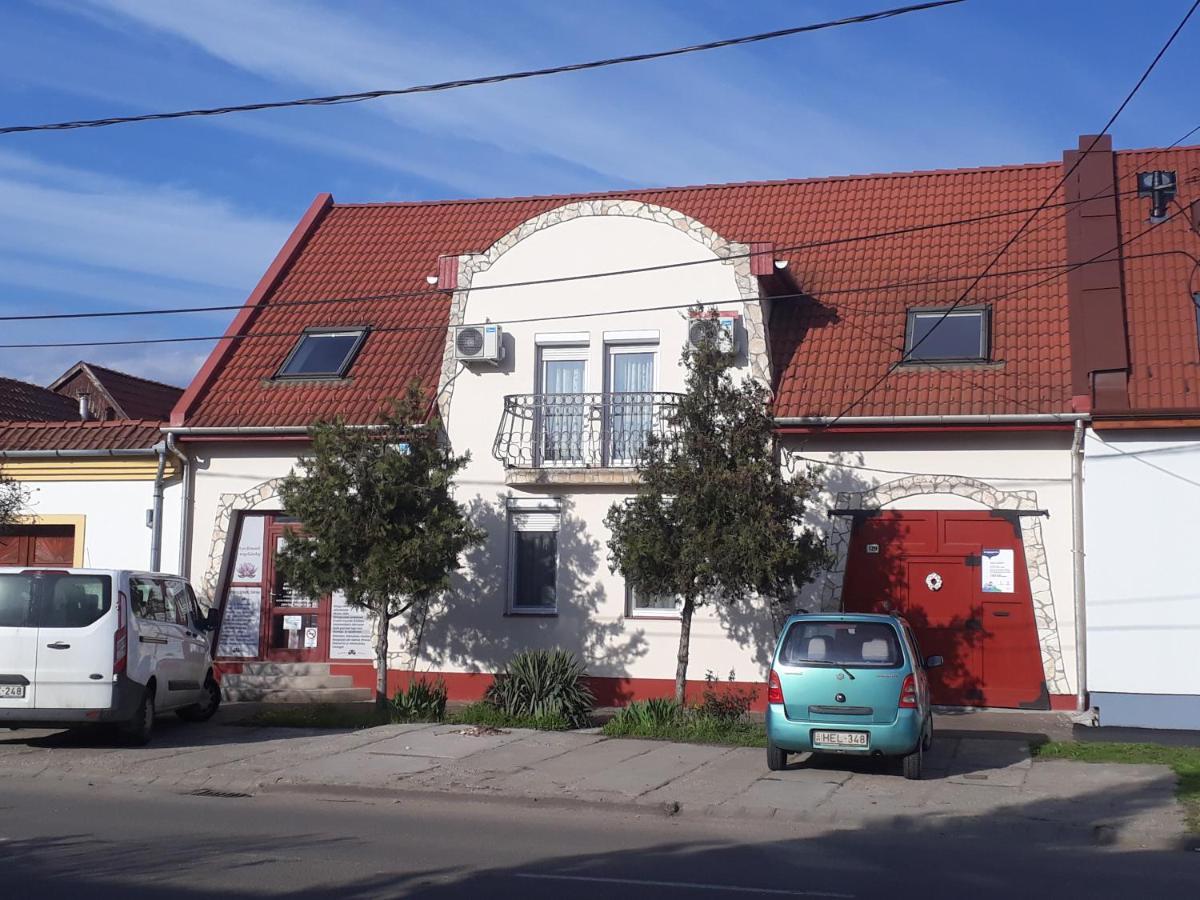 Agria Wellness Guesthouse Егер Екстериор снимка