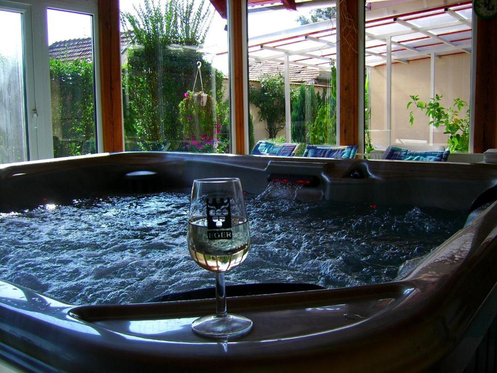 Agria Wellness Guesthouse Егер Екстериор снимка